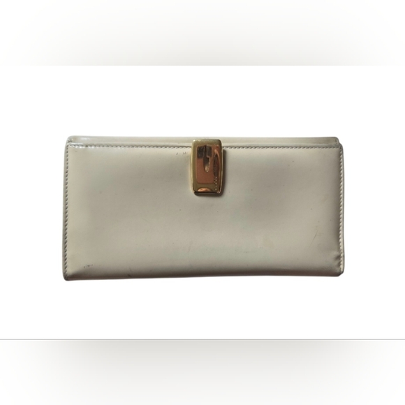 Gucci Handbags - Gucci Vintage Patent Leather Nude Wallet with Gold Accent Clasp